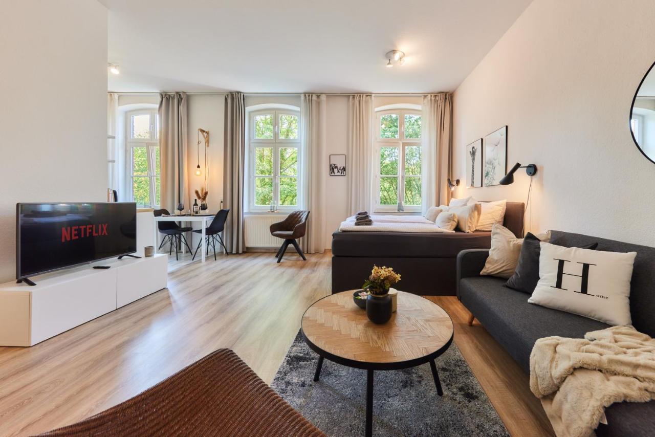 Studio3 Zentral Und Ruhig Mit Parkplatz, 5 Min Z Bali-t Und Gop, Boxspringbett
