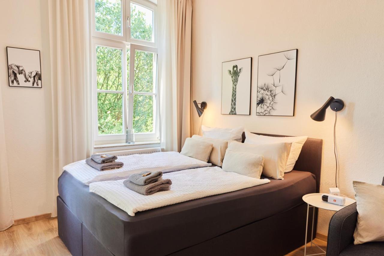 Studio3 Zentral Und Ruhig Mit Parkplatz, 5 Min Z Bali-t Und Gop, Boxspringbett Apartment *