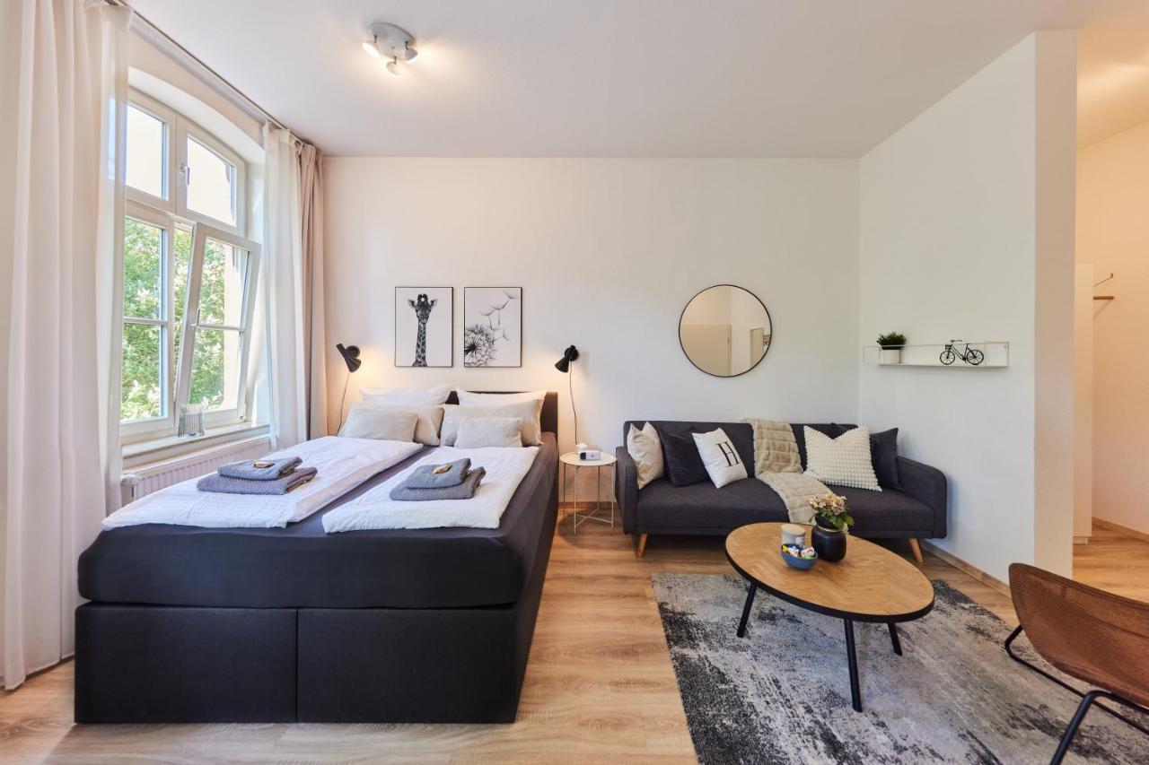 Studio3 Zentral Und Ruhig Mit Parkplatz, 5 Min Z Bali-t Und Gop, Boxspringbett Apartment *