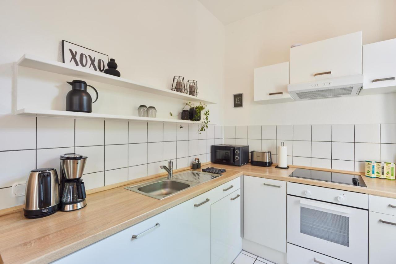 Studio3 Zentral Und Ruhig Mit Parkplatz, 5 Min Z Bali-t Und Gop, Boxspringbett *