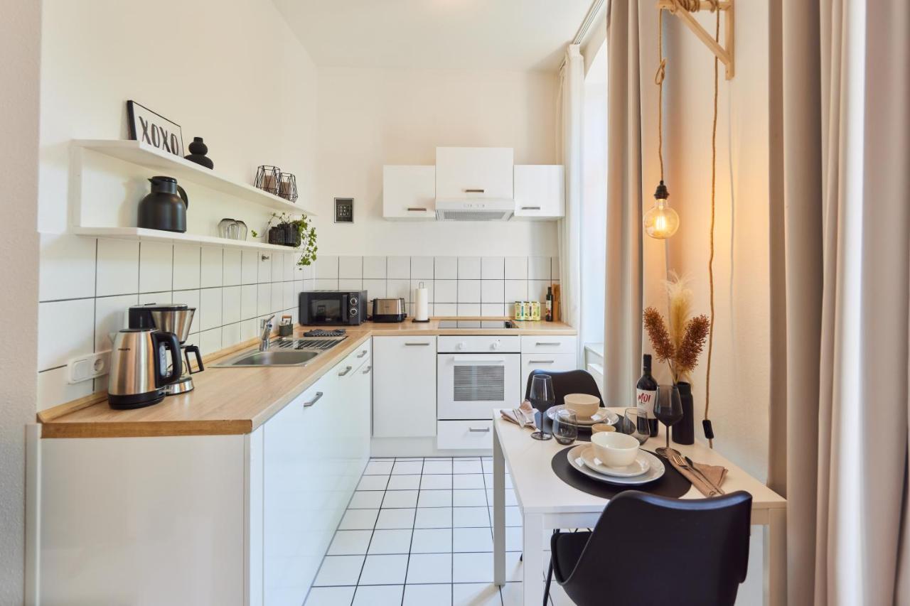 Studio3 Zentral Und Ruhig Mit Parkplatz, 5 Min Z Bali-t Und Gop, Boxspringbett *