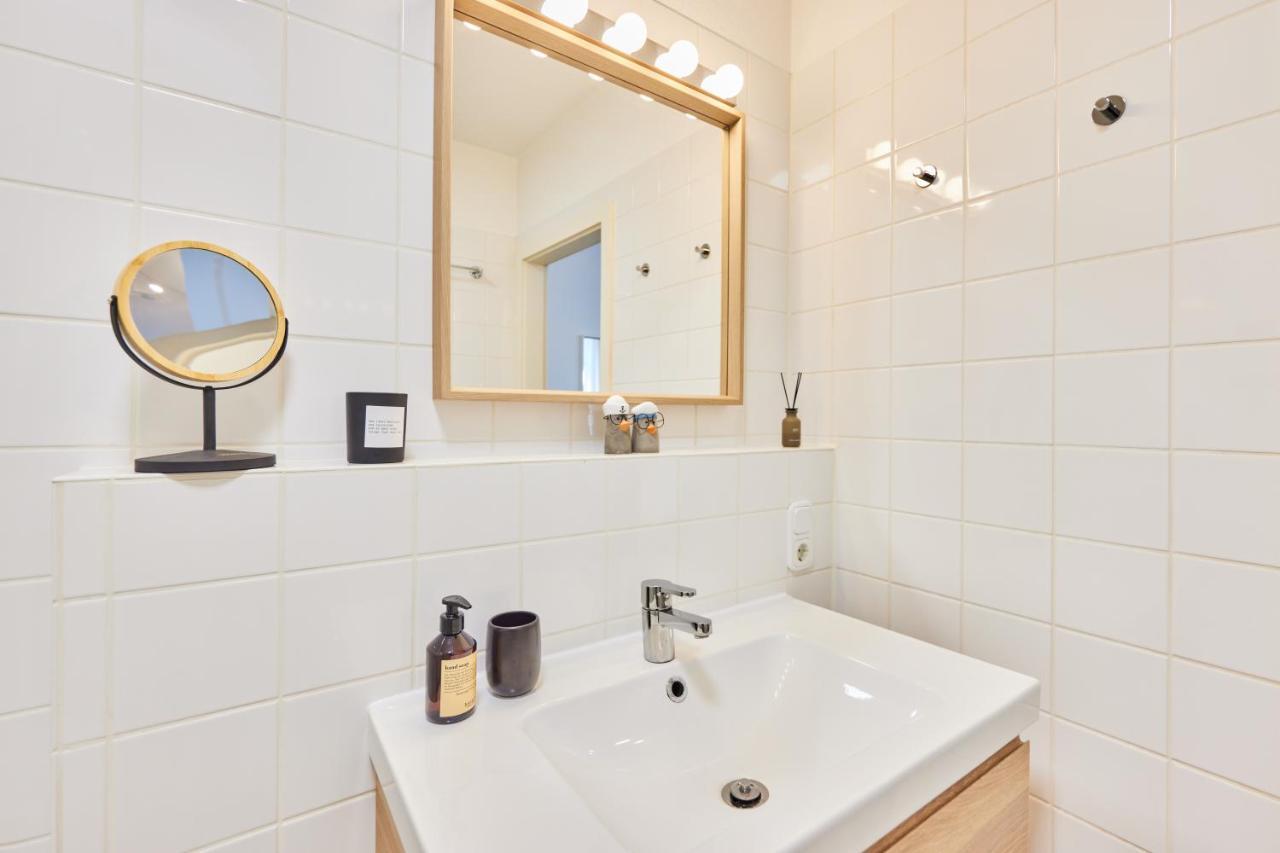 Apartment Studio3 Zentral Und Ruhig Mit Parkplatz, 5 Min Z Bali-t Und Gop, Boxspringbett