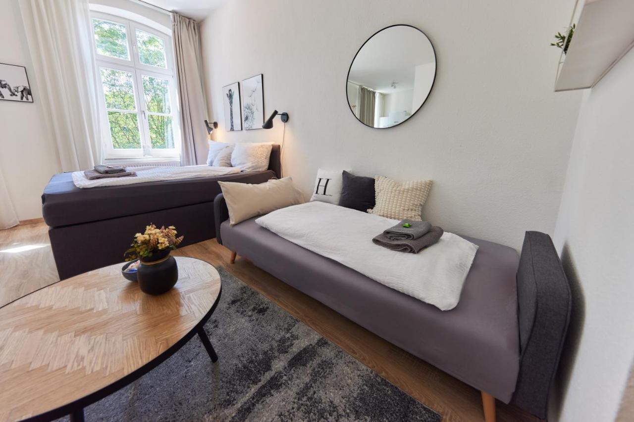 Apartment Studio3 Zentral Und Ruhig Mit Parkplatz, 5 Min Z Bali-t Und Gop, Boxspringbett *