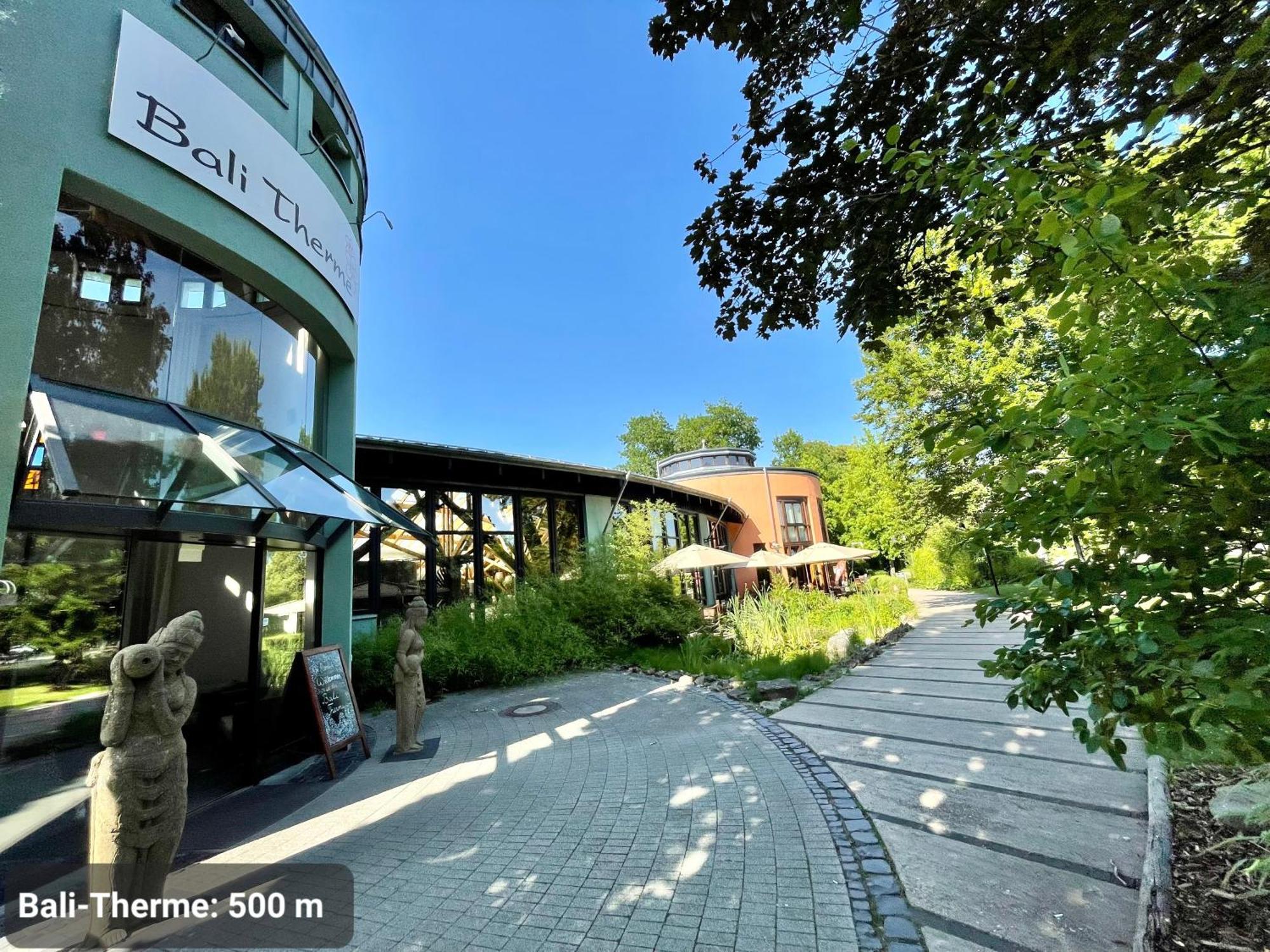 Studio3 Zentral Und Ruhig Mit Parkplatz, 5 Min Z Bali-t Und Gop, Boxspringbett Apartment